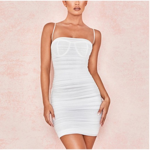 Rochie translucidă pe umerașe