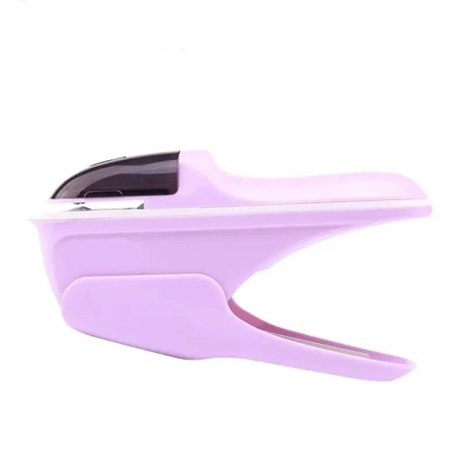 Ruční sešívačka ergonomické provedení 13,5 x 7 x 3 cm plastová fialová sešívačka papíru pro kancelář školu domácnost