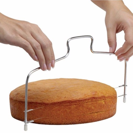 Ruostumattomasta teräksestä valmistettu kakkuleikkuri