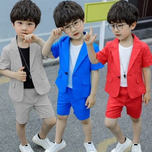 Saco y pantalones cortos para niño Saco y pantalones cortos para niño