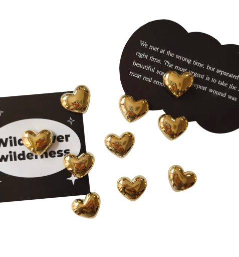 Sada 10 ks magnetek srdíčka dekorativní magnety lesklý povrch plastový design magnety na lednici nástěnku poznámky