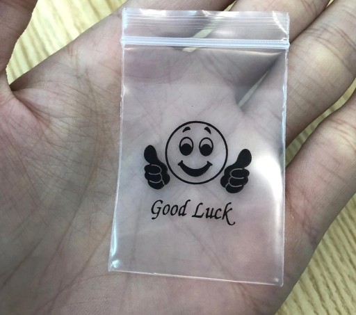 Sada 100 ks zatahovacích sáčků 6 × 4 cm plastové průhledné sáčky se smajlíkem palce nahoru na balení šperků a drobných dárků