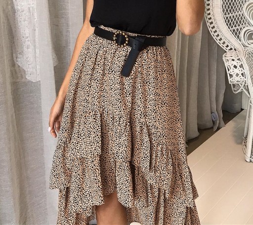 Saia assimétrica feminina com volantes