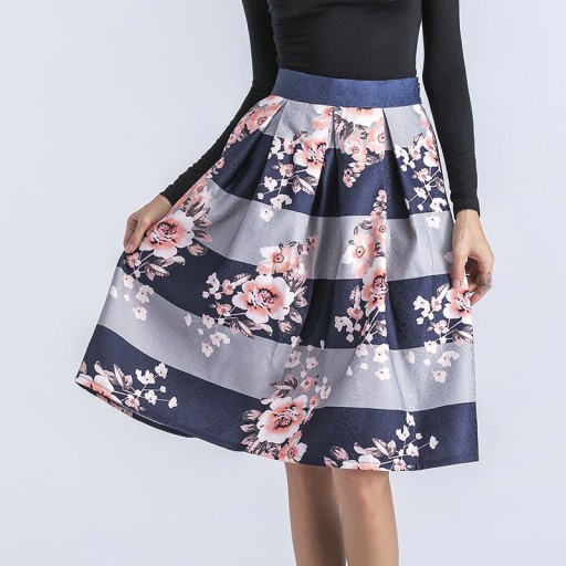 Saia riscada feminina com flores