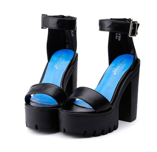 Sandálias altas de salto para senhora