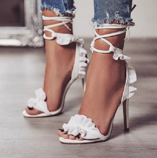Sandalias de mujer con volantes