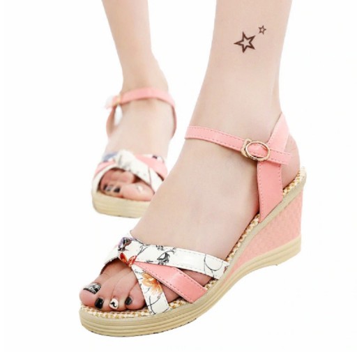 Sandálias femininas de salto em cunha