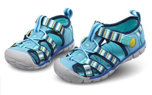 Sandálias modernas para crianças