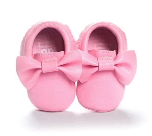 Sapatinhos de menina com laço