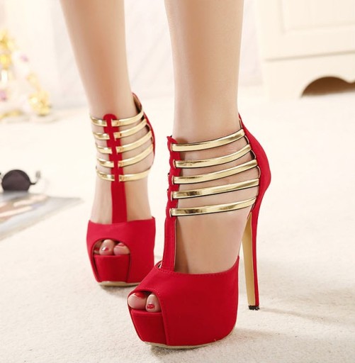 Sapatos de salto alto estilosos