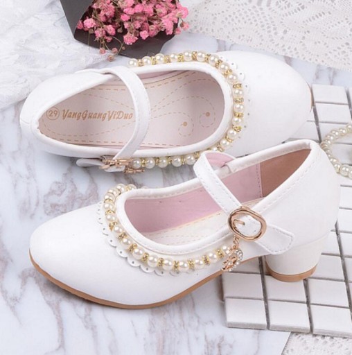Scarpe da ragazza con perle