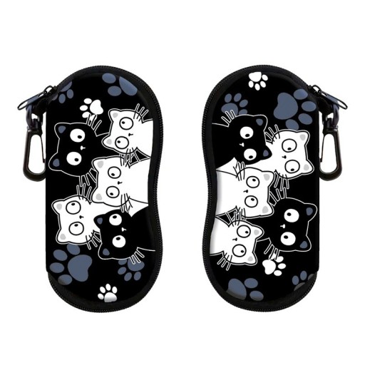 Schwarzes Brillenetui 17,9 x 8,5 cm mit Cartoon-Katzen-Motiv Reißverschluss mit Karabiner zum Aufhängen Brillenschutz für unterwegs
