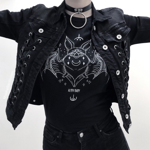 Schwarzes Damen-T-Shirt mit Fledermaus