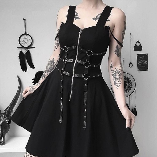 Schwarzes Kleid mit Trägern