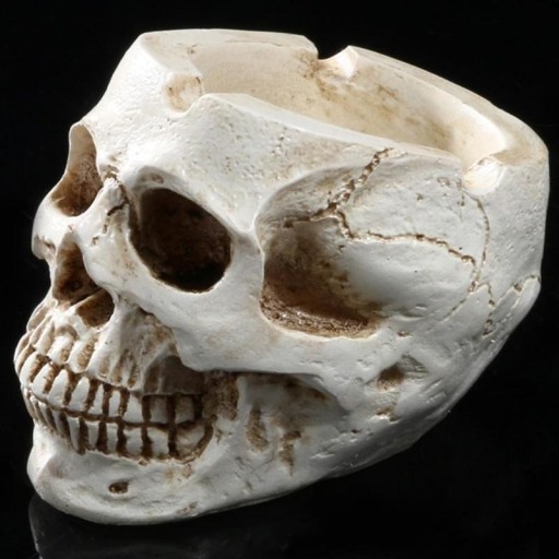 Scrumieră în formă de craniu