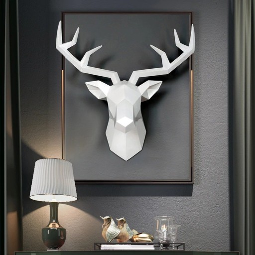 Sculpture suspendue de cerf