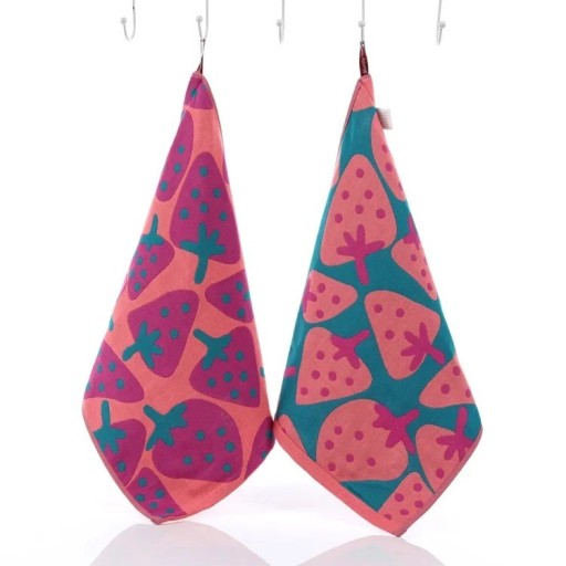 Serviette pour enfants avec imprimé fraises Serviette en coton pour enfants Serviette réversible pour enfants avec boucle 35 x 40 cm