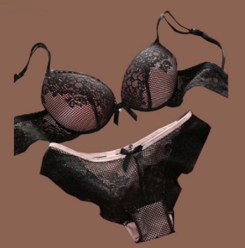 Set sexy di mutandine e reggiseno da donna