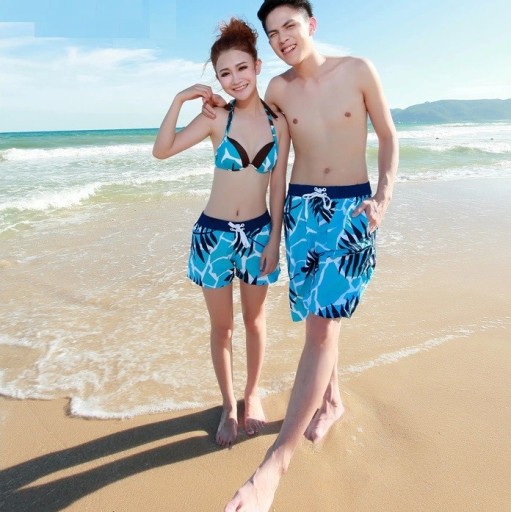 Shorts d'été pour couples avec des feuilles de palmier