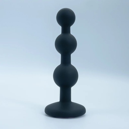 Silikone analplug formet som tre perler med en farvet spids for sensuel stimulering og æstetisk effekt, længde 11 cm, diskret emballage.
