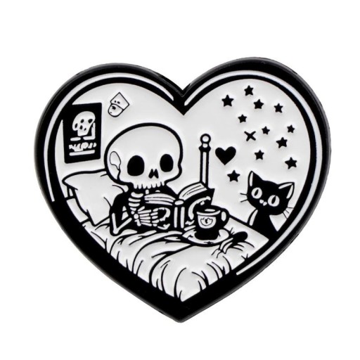 Skeleton Badge with Black Cat in Heart Shape Approx. 3.3 x 3.1 cm Black and White Pin with Animal Motif for Backpack Clothing Accessory