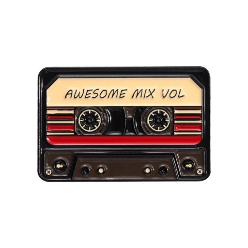 Smaltált zenés kazetta kitűző Awesome Mix Vol kb. 1,8 × 2,8 cm fém kitűző fekete-piros retro jelvény zakóra táskához