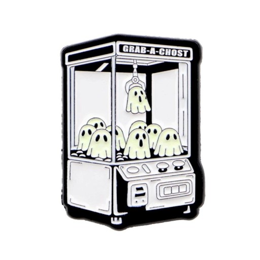 Smaltovaný pin herní automat s duchy cca 2,3 × 3,2 cm kreslený motiv černo-bílý odznak na batoh klopu oblečení doplněk