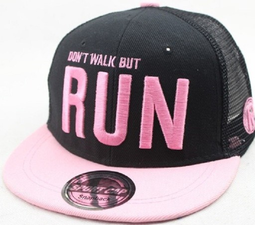 Snapback dziecięcy z napisem