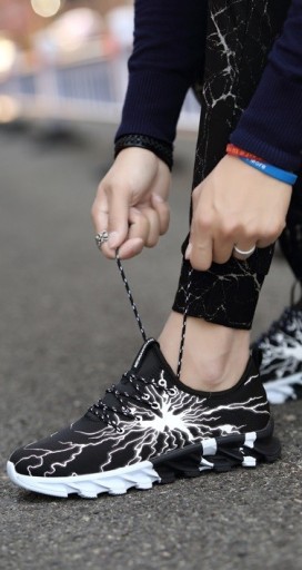 Sneakers da uomo dal design straordinario J973