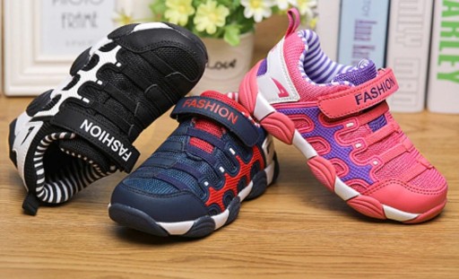 Sneakers moderne per bambini A2397