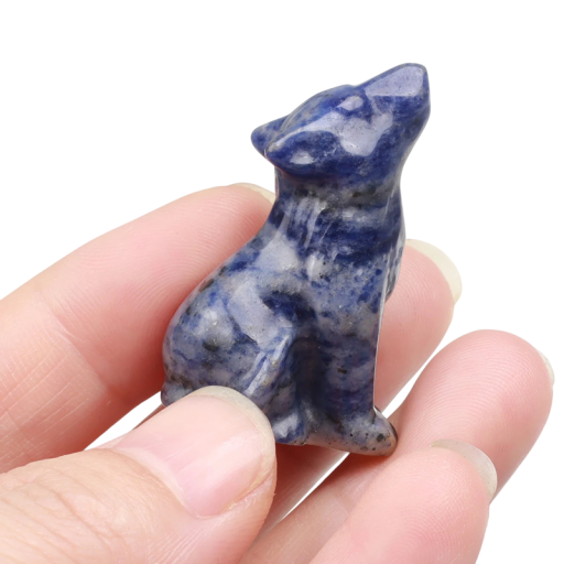 Sodalitból készült farkas figura 4 cm természetes kő kék-fehér polírozott ásvány dekoráció gyűjtőknek és belső használatra
