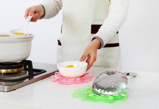 Sottopentola per cucchiai a forma di macchia