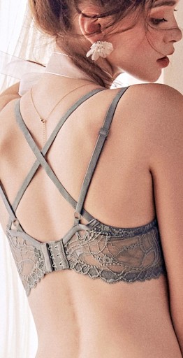 Soutien-gorge à bretelles croisées