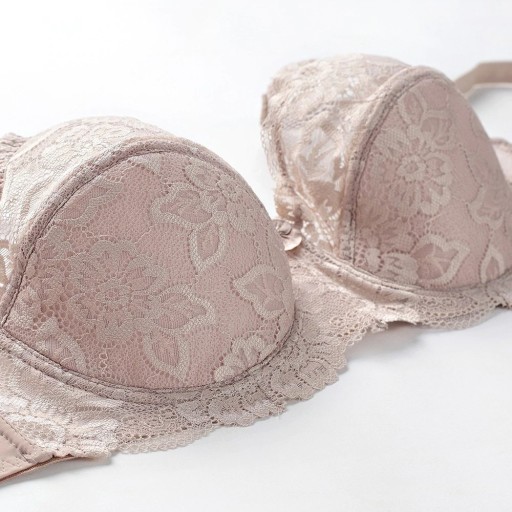 Soutien-gorge semi-coqué avec dentelle