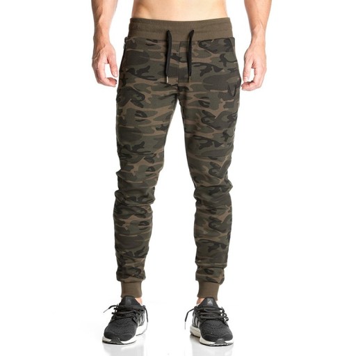 Spodnie męskie joggery ze wzorem wojskowym
