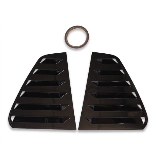 Spoilerit takaluukun sivuikkunoille, sälekaihtimet takaluukun kolmannelle ikkunalle, vasen ja oikea pari, ABS-muovi, kiiltävä musta, VW Golf 7 MK7 ja