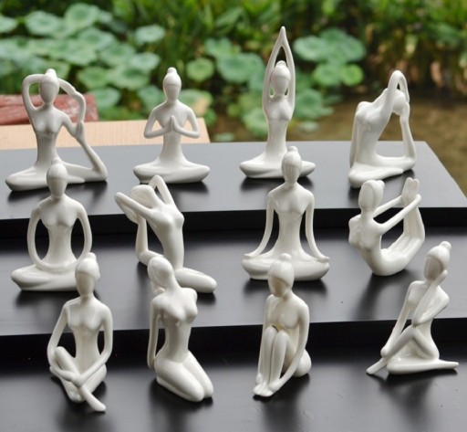 Statua in ceramica di yogi