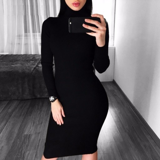 Stickad klänning med turtleneck