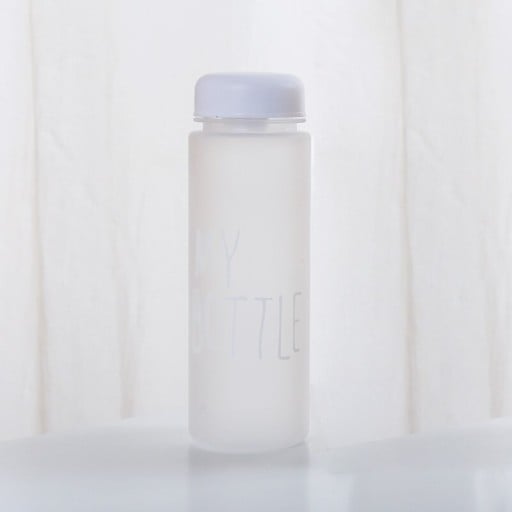 Sticlă de călătorie pentru băuturi cu inscripție și filtru pentru infuzarea ceaiului în capac Capac cu filet Material plastic Volum 480 ml