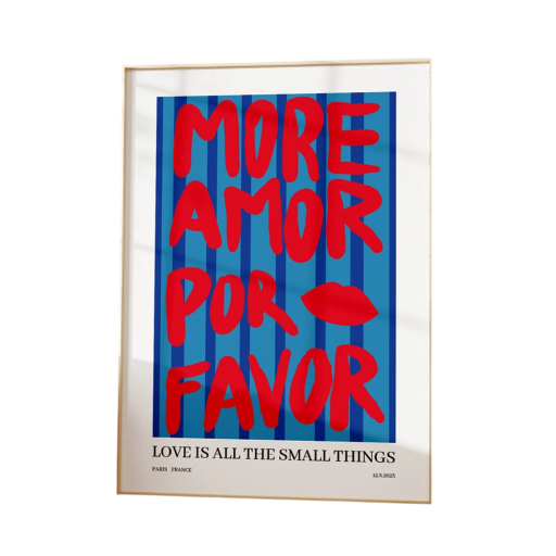 Stilfuld vægplakat more amor por favor 20 x 30 cm lærredstryk rød skrift blå striber dekoration til indretning uden ramme