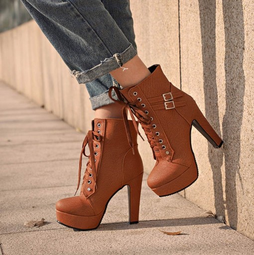 Stivaletti da donna con tacco a stiletto J1708