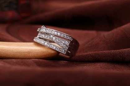 Strieborný snubný prsteň
