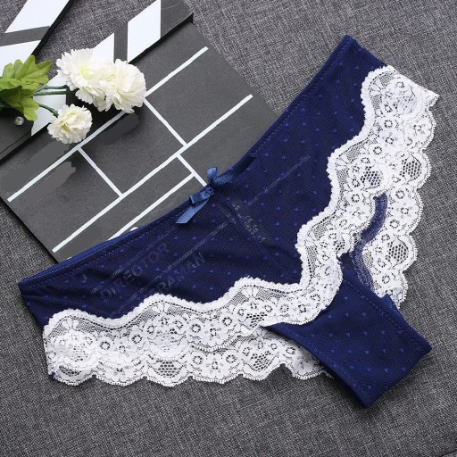 String sexy en dentelle pour femmes