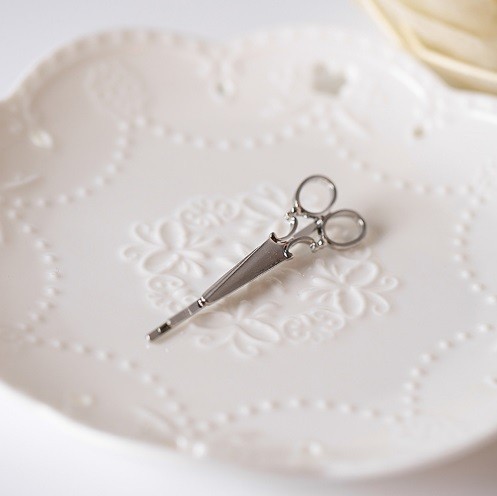Stylish Hair Clip - Scissors