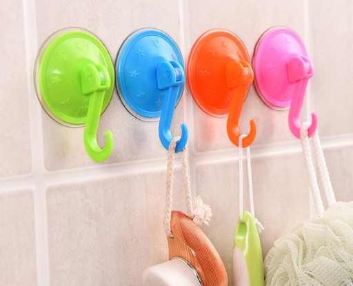 Suction Hooks for the Bathroom 5 pcs For Towels, Bath Sheets, Flannels, and Clothing on Hangers No Drilling Required for Smooth Tiles Random Colours