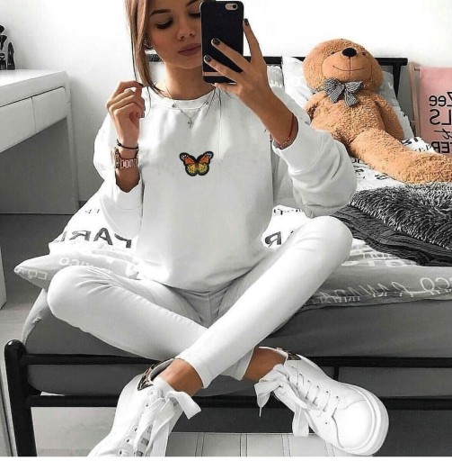 Sudadera de mujer con mariposa