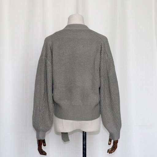 Sweater de malha feminino com laço