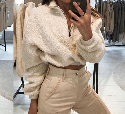 Sweatshirt curta felpuda para senhora