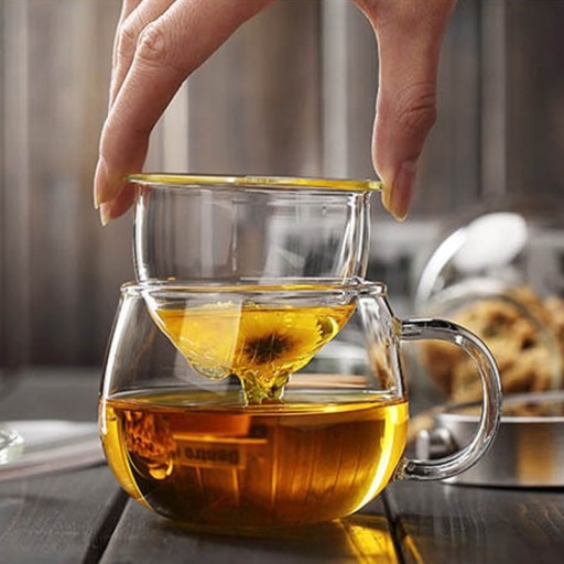 Szklana filiżanka do herbaty z filtrem