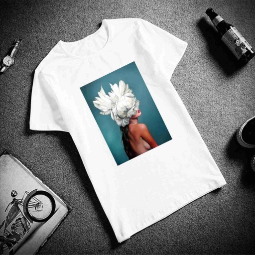 T-shirt feminina com estampado A66